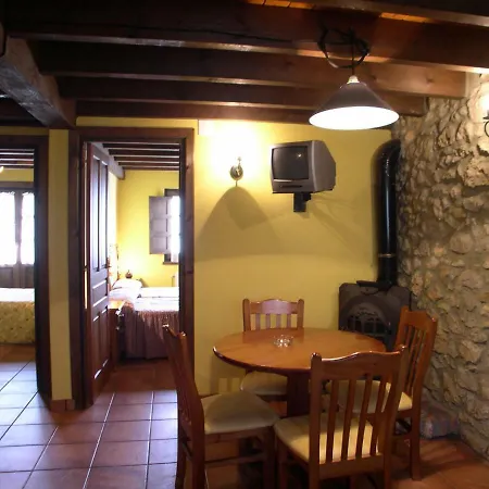 Turismo Rural El Sidron منزل ريفي *